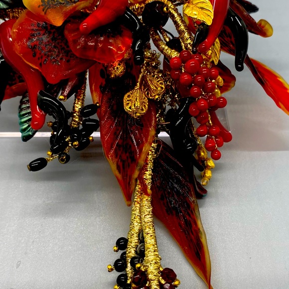 Glass beads leaves, asymmetrical necklace. Gold wrapped wire, glass components. - Picture 2 of 6